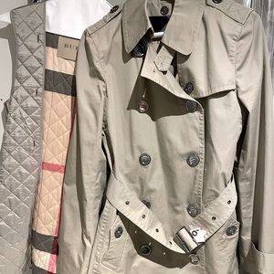 Burberry Brit trench coat, Size USA4, w/detachable lining, dry cleaned.